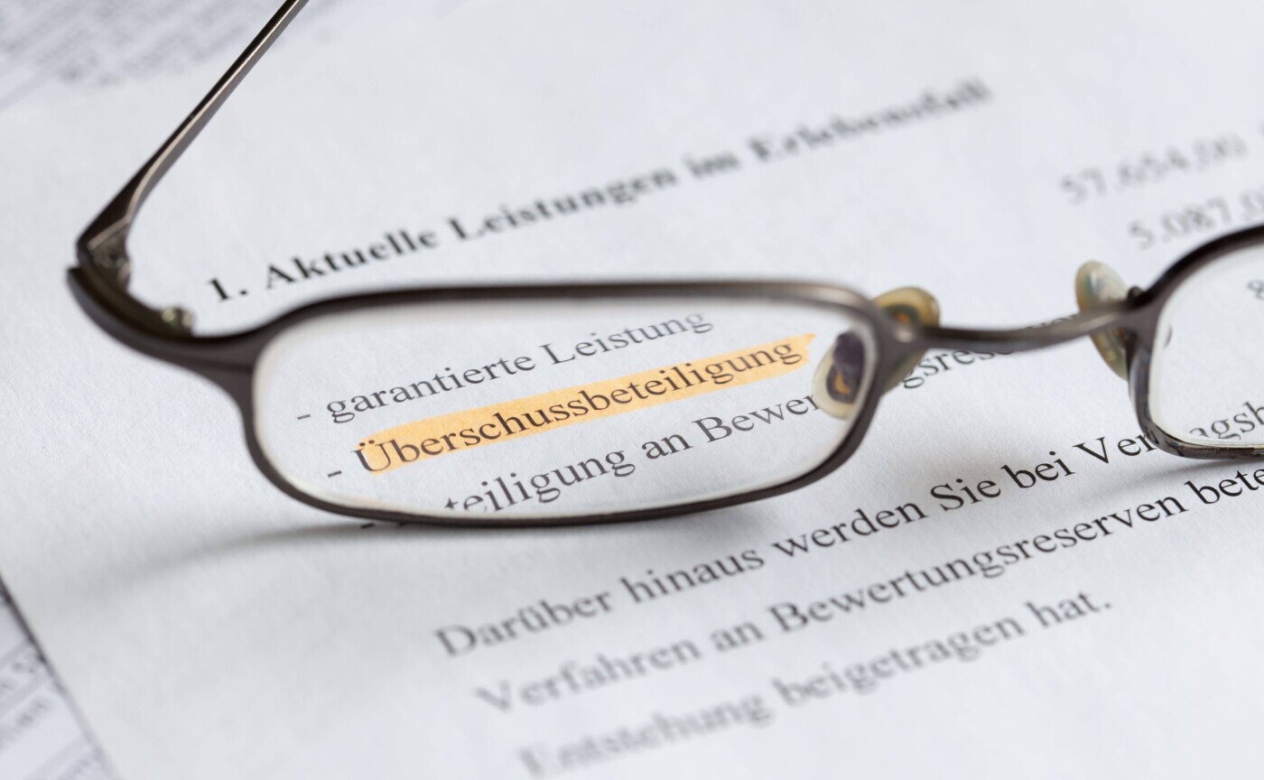 -berschussbeteiligungen-2026-Newsticker-So-passen-Lebensversicherungen-ihre-Kunden-Boni-an
