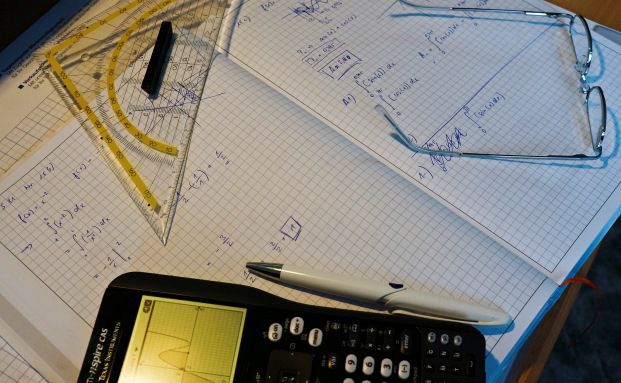 Nachgerechnet: Das Langlebigkeitsrisiko m&uuml;sste gar nicht abgesichert werden, meint Mathematiker Philipp Schade. Allerdings schreiben die Gesetze etwas anderes vor. Foto: J&ouml;rg Trampert/Pixelio.de