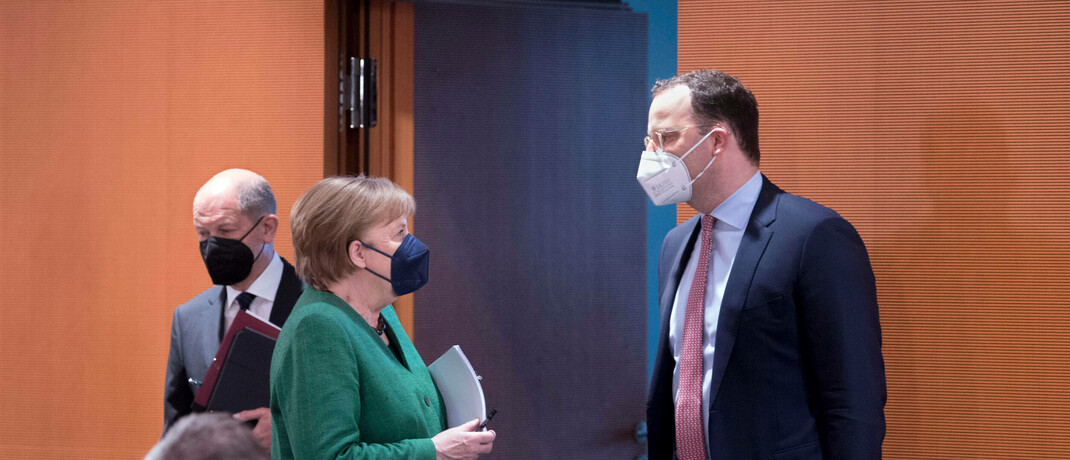 Jens Spahn, Angela Merkel und Olaf Scholz (v.r.) vor einer Kabinettssitzung im Berliner Kanzleramt