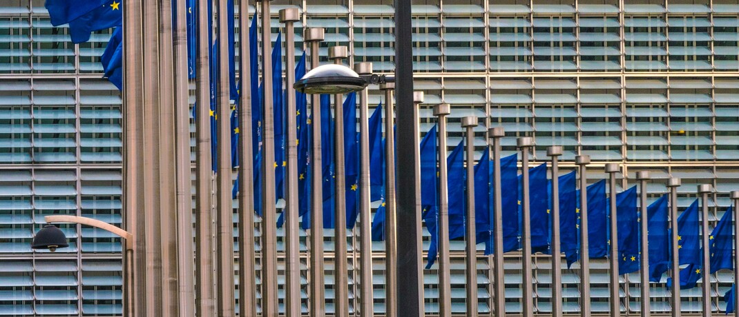 Flaggen vor dem Berlaymont-Gebäude in Brüssel