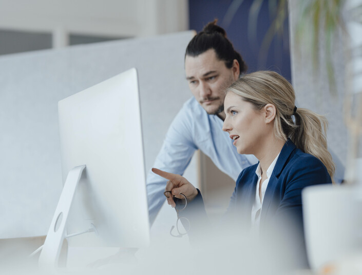 Angestellte bei der Arbeit